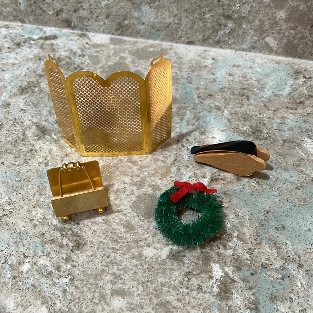 Dollhouse Miniatures Accessory Set